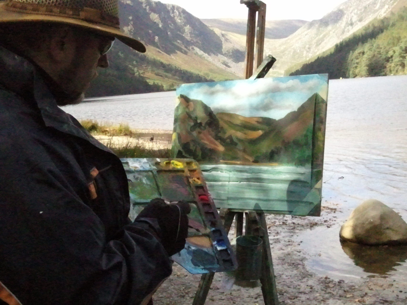 Rod Coyne gives a painting demonstration at Glendalough Upper Lake.